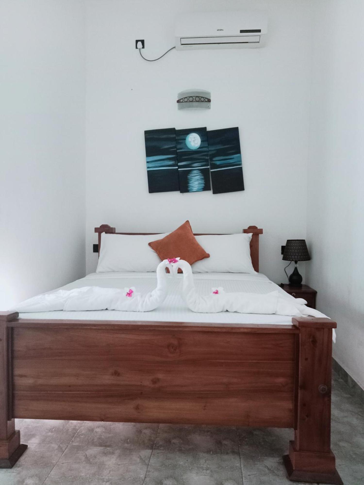 Negombo Royal Villa By Hotel Oviniru Экстерьер фото