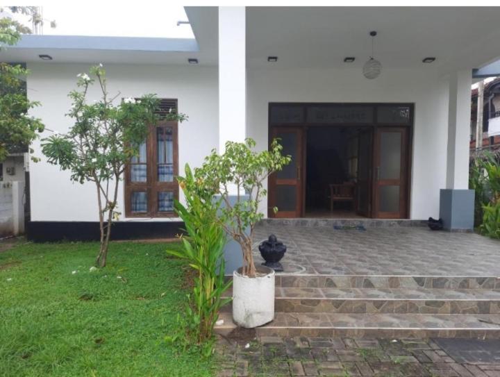 Negombo Royal Villa By Hotel Oviniru Экстерьер фото